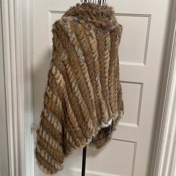 Rabbit Fur Poncho - Picture 2 of 8